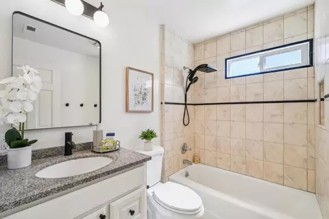 Bath - 330 Paloma Ave, Pacifica, CA 94044 photo 1 of 2