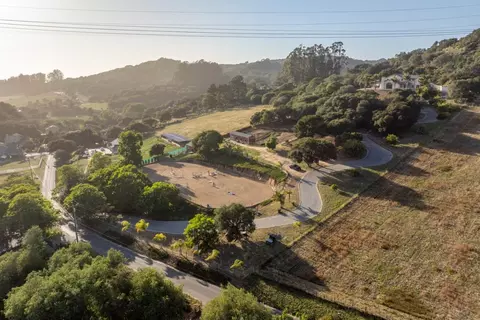 67 Tucker Rd, Royal Oaks, CA 95076