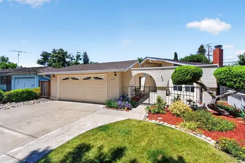 879 El Rio Dr, San Jose, CA 95125