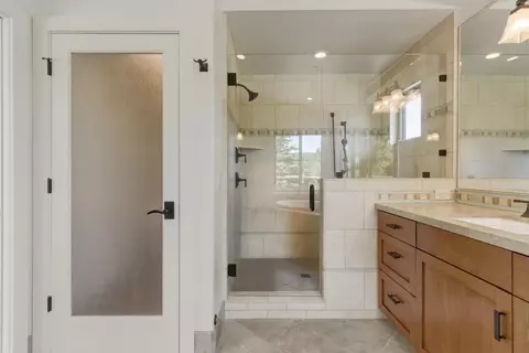 Bath - 1250 Day Valley Rdg, Aptos, CA 95003 photo 2 of 11