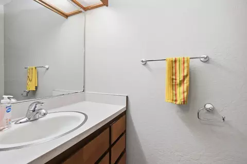 Bath - 6331 Imperial Ct, Aptos, CA 95003 photo 3 of 3