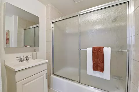Bath - 2115 University Ave, Mountain View, CA 94040 photo 1 of 4