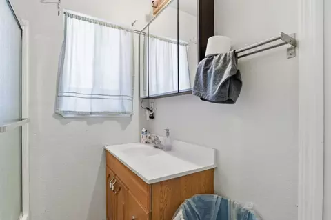 Bath - 2115 University Ave, Mountain View, CA 94040 photo 3 of 4