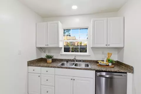 Kitchen - 2115 University Ave, Mountain View, CA 94040 photo 4 of 6