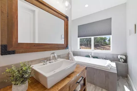 Bath - 489 Black Creek Dr, Copperopolis, CA 95228 photo 3 of 7