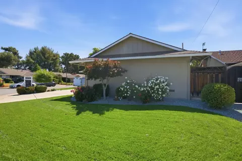 Exterior - 181 Warwick Dr, Campbell, CA 95008 photo 2 of 9