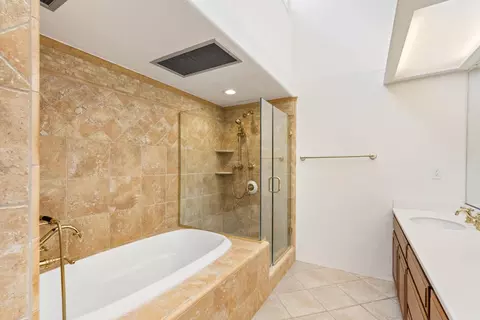 Bath - 28088 Barn Ct, Carmel, CA 93923 photo 4 of 7