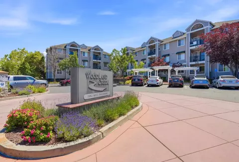 1982 W Bayshore Rd 322, East Palo Alto, CA 94303