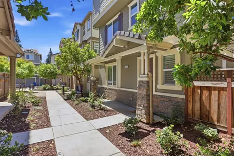 2220 Rosenblatt St, Hayward, CA 94544