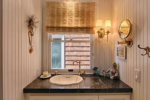 Bath - 429 Capitola Ave, Capitola, CA 95010 photo 2 of 3