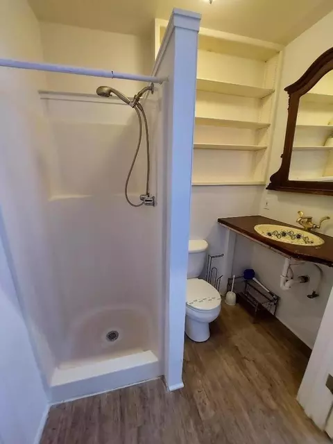 Bath - 429 Capitola Ave, Capitola, CA 95010 photo 3 of 3
