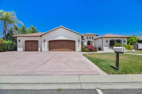 745 S Ridgemark Dr, Hollister, CA 95023