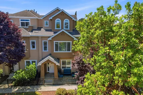 2222 Raspberry Ln, Mountain View, CA 94043