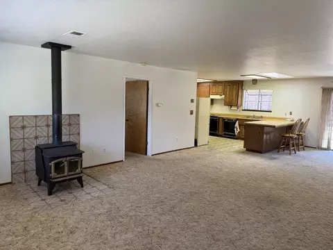 Living - 6443 Tustin Rd, Salinas, CA 93907 photo 1 of 2