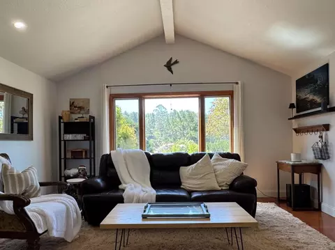 Living - 8025 Teichman Ct, Prunedale, CA 93907 photo 2 of 4
