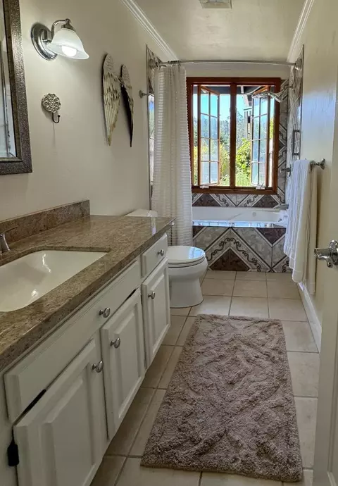 Bath - 8025 Teichman Ct, Prunedale, CA 93907 photo 3 of 3