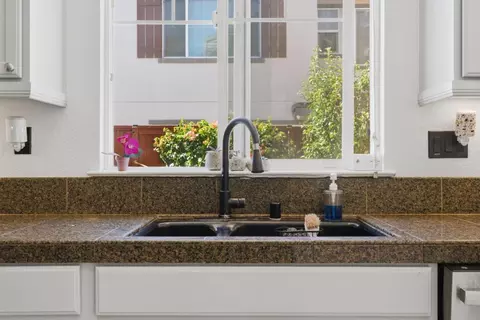 Kitchen - 62 Thomas Ave, Tracy, CA 95391 photo 4 of 5