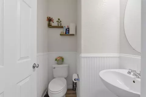 Bath - 62 Thomas Ave, Tracy, CA 95391 photo 1 of 4