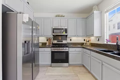 Kitchen - 62 Thomas Ave, Tracy, CA 95391 photo 3 of 5
