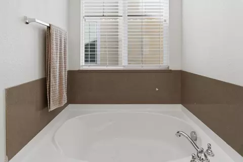 Bath - 62 Thomas Ave, Tracy, CA 95391 photo 3 of 4