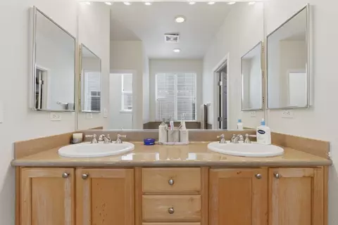 Bath - 62 Thomas Ave, Tracy, CA 95391 photo 2 of 4