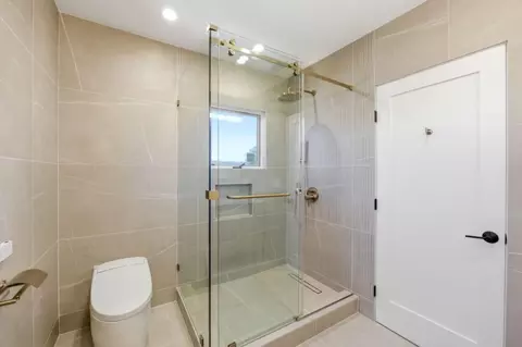 Bath - 2753 Mathews St, Berkeley, CA 94702 photo 8 of 8