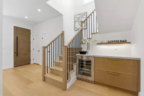 Entry Way - 2753 Mathews St, Berkeley, CA 94702 photo 4 of 6