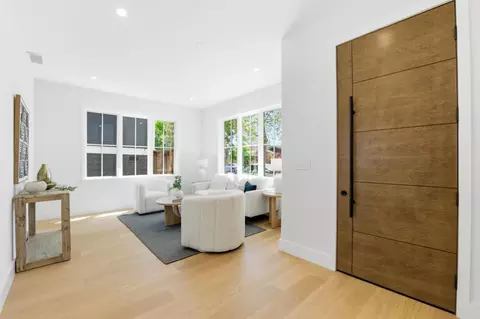 Entry Way - 2753 Mathews St, Berkeley, CA 94702 photo 2 of 6