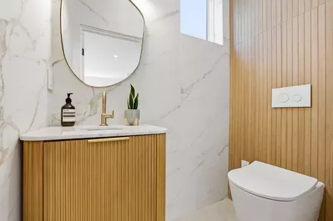 Bath - 2753 Mathews St, Berkeley, CA 94702 photo 1 of 8