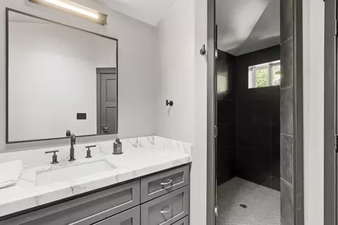 Bath - 20 Gordon St, Sausalito, CA 94965 photo 6 of 6