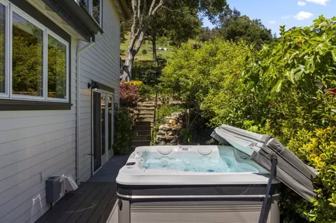 Exterior - 20 Gordon St, Sausalito, CA 94965 photo 7 of 16