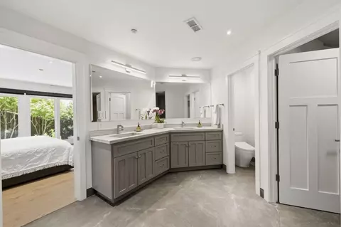 Bath - 20 Gordon St, Sausalito, CA 94965 photo 1 of 6