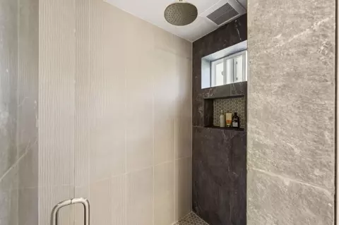 Bath - 20 Gordon St, Sausalito, CA 94965 photo 3 of 6