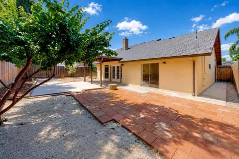 Exterior - 1812 Dorset Ln, Modesto, CA 95355 photo 4 of 16