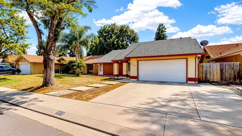 Exterior - 1812 Dorset Ln, Modesto, CA 95355 photo 13 of 16