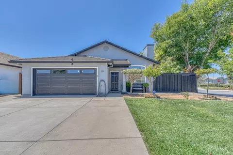 1066 Eagle Dr, Salinas, CA 93905