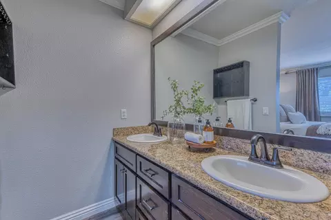 Bath - 1066 Eagle Dr, Salinas, CA 93905 photo 3 of 3