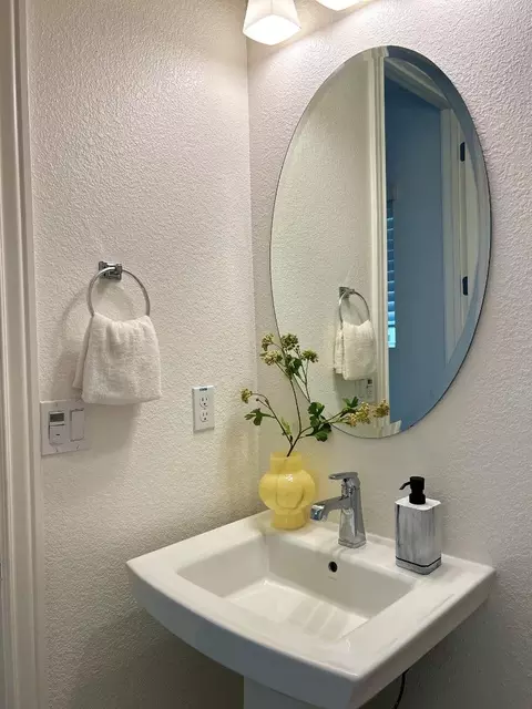 Bath - 5806 Huntley Ave, Dublin, CA 94568 photo 3 of 4