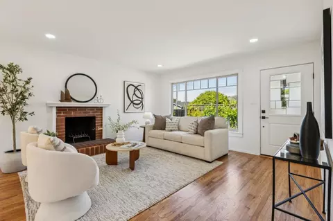 Living - 1404 Flores Dr, Pacifica, CA 94044 photo 2 of 2
