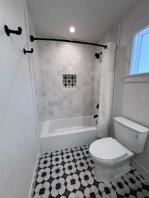 Bath - 37029 Olive St, Newark, CA 94560 photo 3 of 5