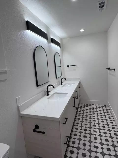 Bath - 37029 Olive St, Newark, CA 94560 photo 2 of 5