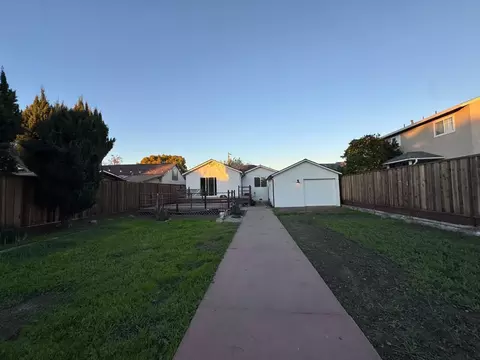 Exterior - 37029 Olive St, Newark, CA 94560 photo 3 of 4