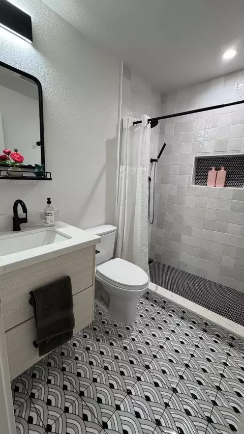 Bath - 37029 Olive St, Newark, CA 94560 photo 5 of 5