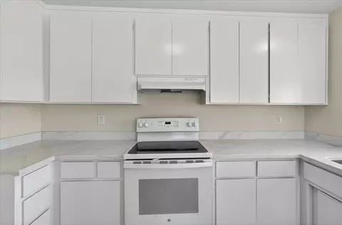 Kitchen - 1627 Cherokee Dr, Salinas, CA 93906 photo 2 of 2