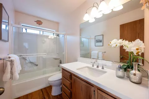 Bath - 731 Lancaster Blvd, Moss Beach, CA 94038 photo 2 of 9