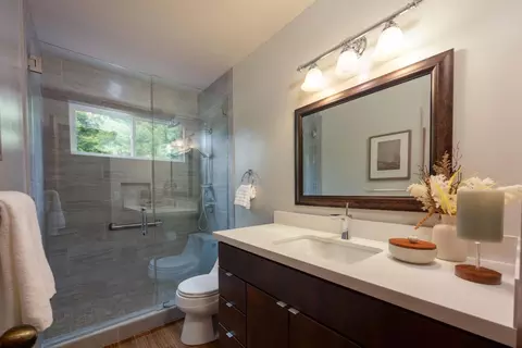 Bath - 731 Lancaster Blvd, Moss Beach, CA 94038 photo 5 of 9