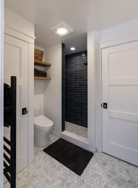Bath - 850 Park Ave 5c, Capitola, CA 95010 photo 3 of 5