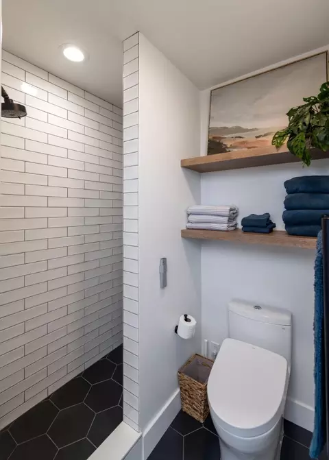 Bath - 850 Park Ave 5c, Capitola, CA 95010 photo 2 of 5