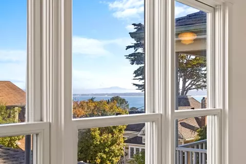 218 4th St, Pacific Grove, CA 93950