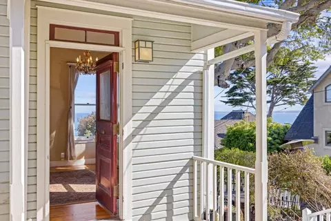 218 4th St, Pacific Grove, CA 93950